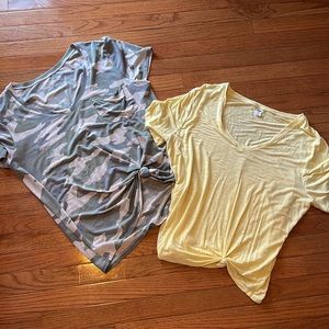 Set of 2 luxe favorite V-neck pocket tee size large
